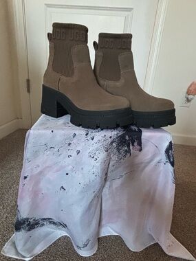 UGG Taupe Brown Platform Chelsea Booties